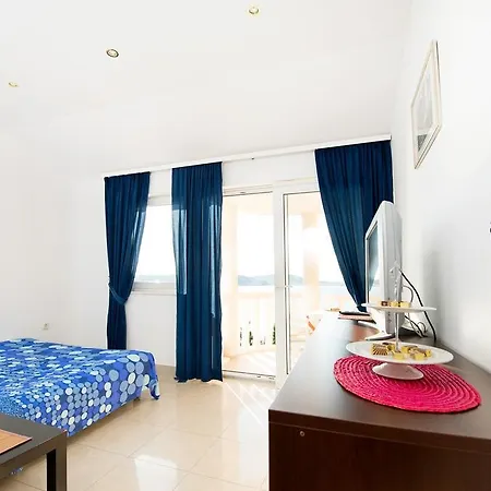 Ksenija Апартаменты Рогозница