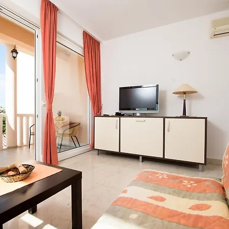 Ksenija Apartment *