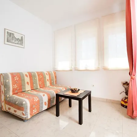 Ksenija Apartment *