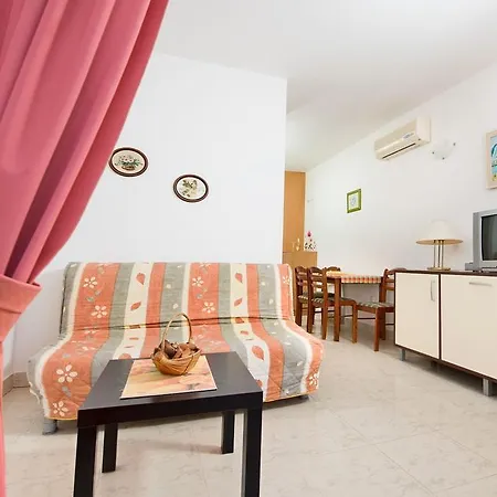 Ksenija Апартаменты Рогозница